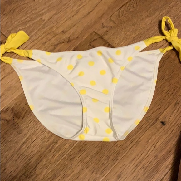 Bikini - Picture 2 of 4